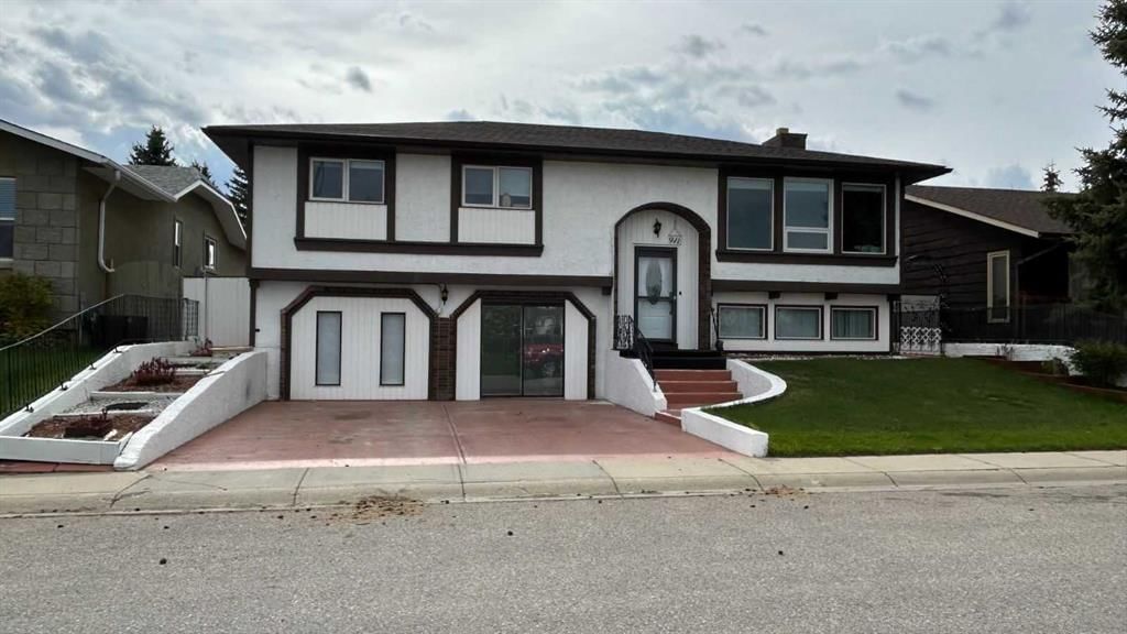 911 12 Street SE, High River — photo 2 of 50