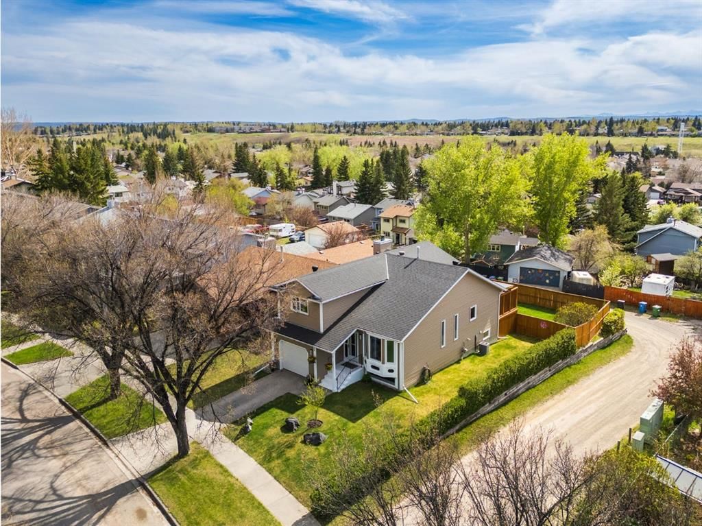 235 Deerview Drive SE, Calgary — photo 2 of 48