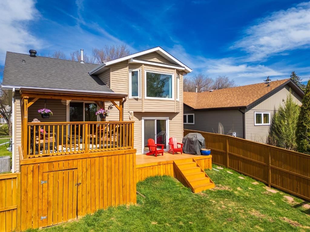 235 Deerview Drive SE, Calgary — photo 3 of 48