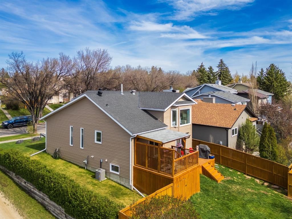 235 Deerview Drive SE, Calgary — photo 4 of 48