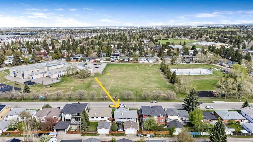6007 34 Street SW, Calgary — photo 2 of 50