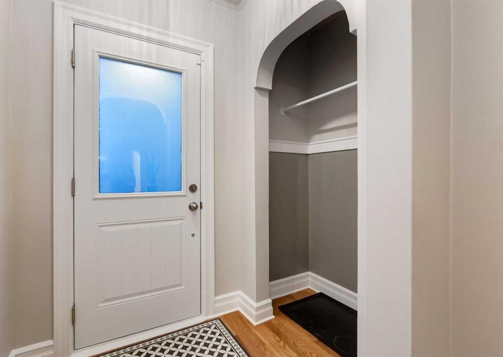 1817 18 Street SW, Calgary — photo 4 of 50