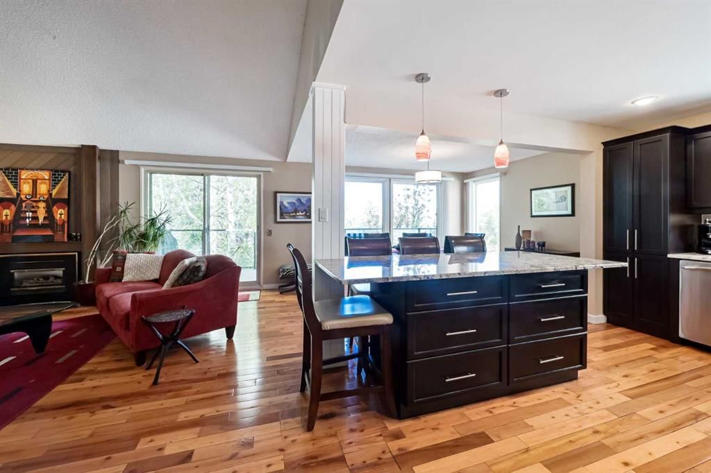 44 Coach Manor Rise SW, Calgary — photo 3 of 27