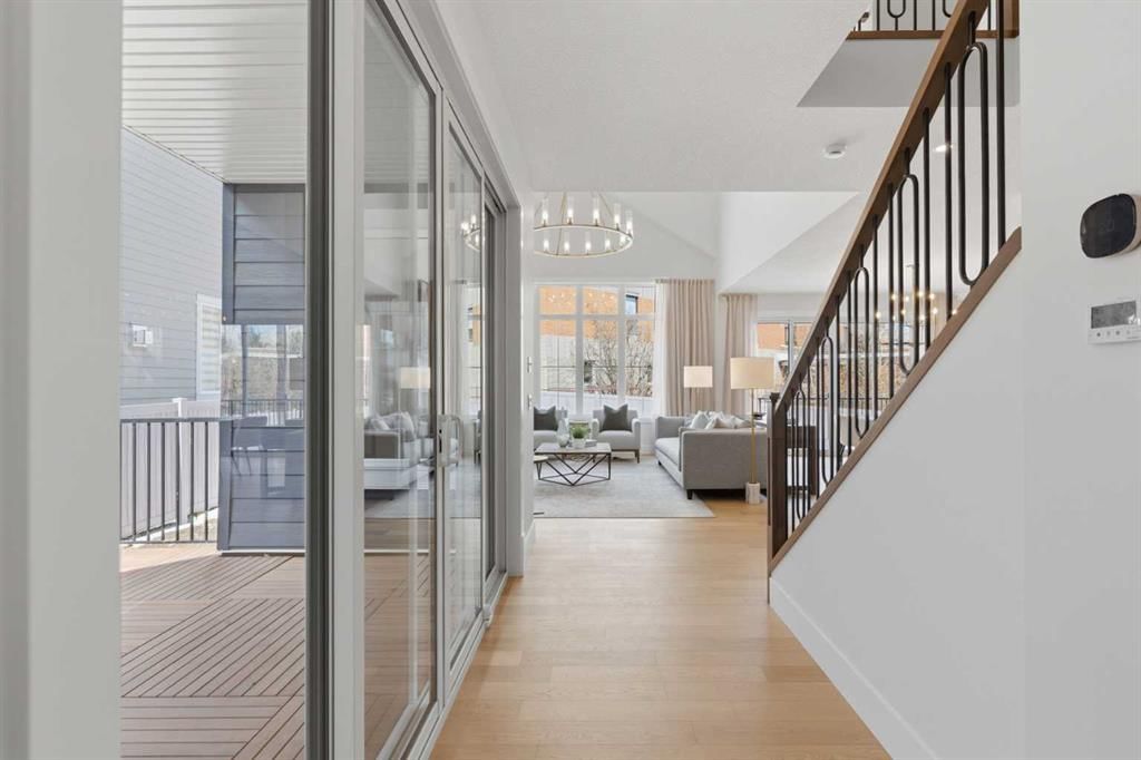 378 Bessborough Drive SW, Calgary — photo 4 of 50