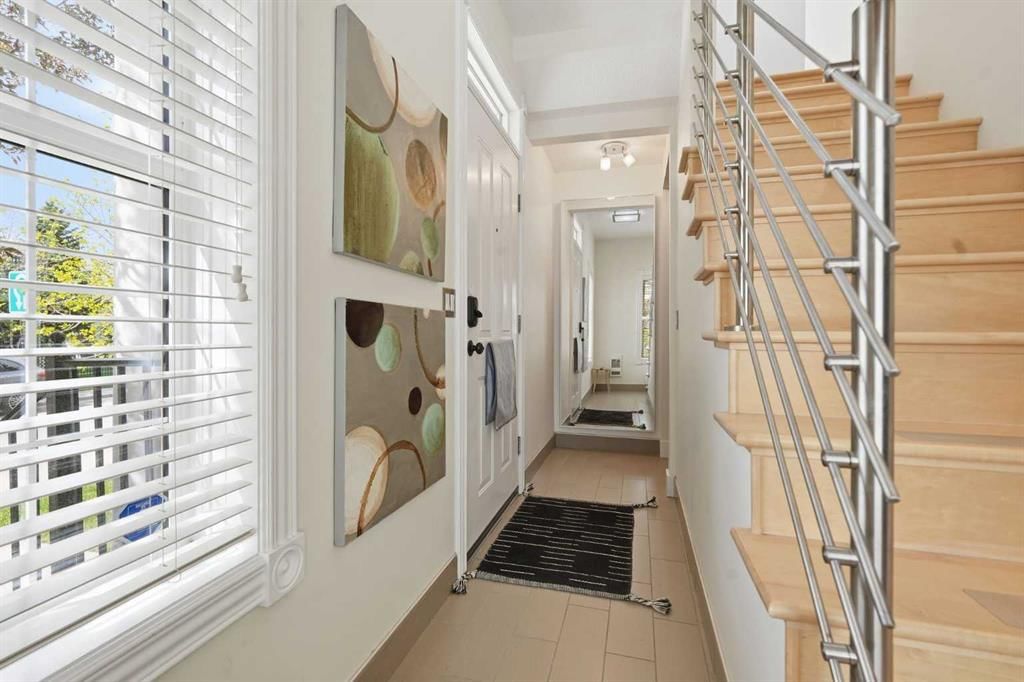 130 Garrison Square SW, Calgary — photo 2 of 50
