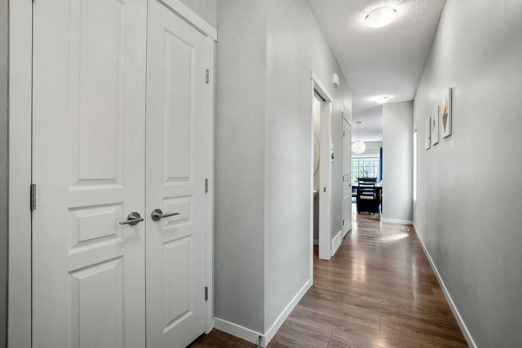219 Mahogany Grove SE, Calgary — photo 4 of 34