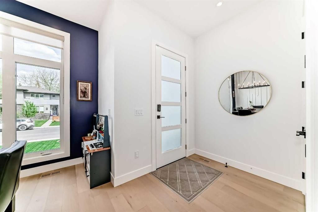 3221 Kinsale Road SW, Calgary — photo 2 of 49