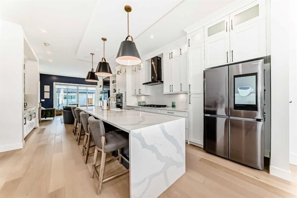 3221 Kinsale Road SW, Calgary — photo 3 of 49