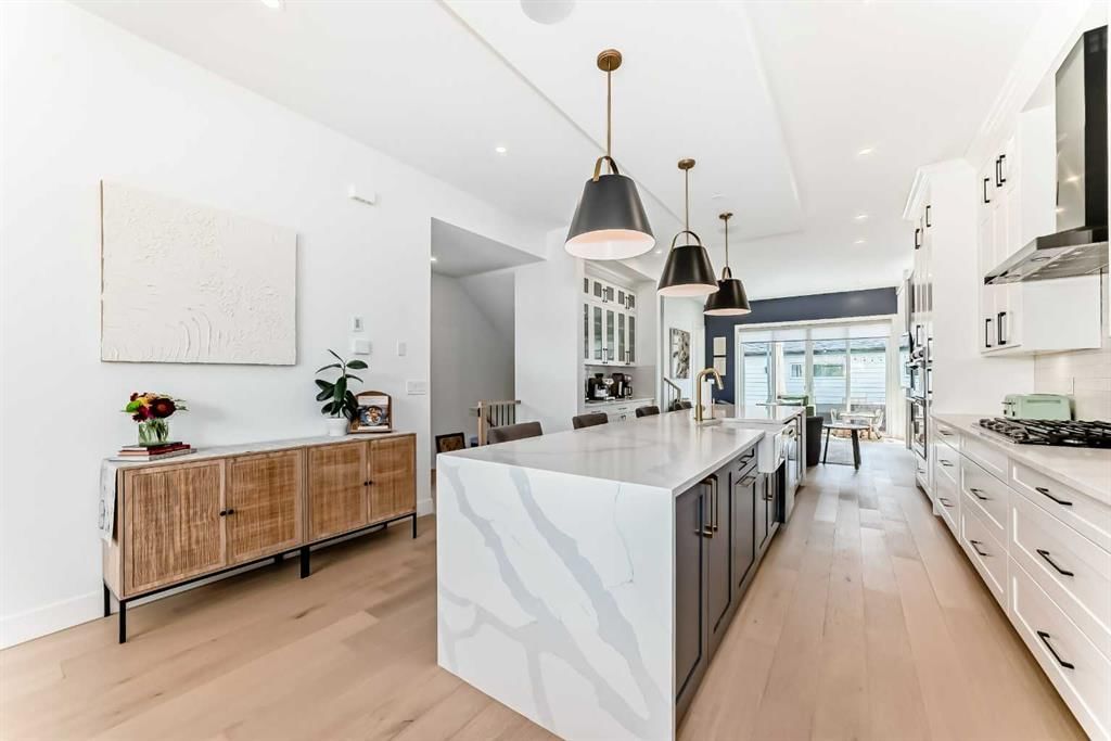 3221 Kinsale Road SW, Calgary — photo 4 of 49