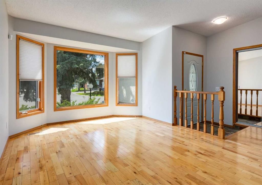 108 Sanderling Rise NW, Calgary — photo 3 of 50