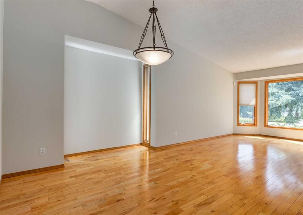 108 Sanderling Rise NW, Calgary — photo 5 of 50