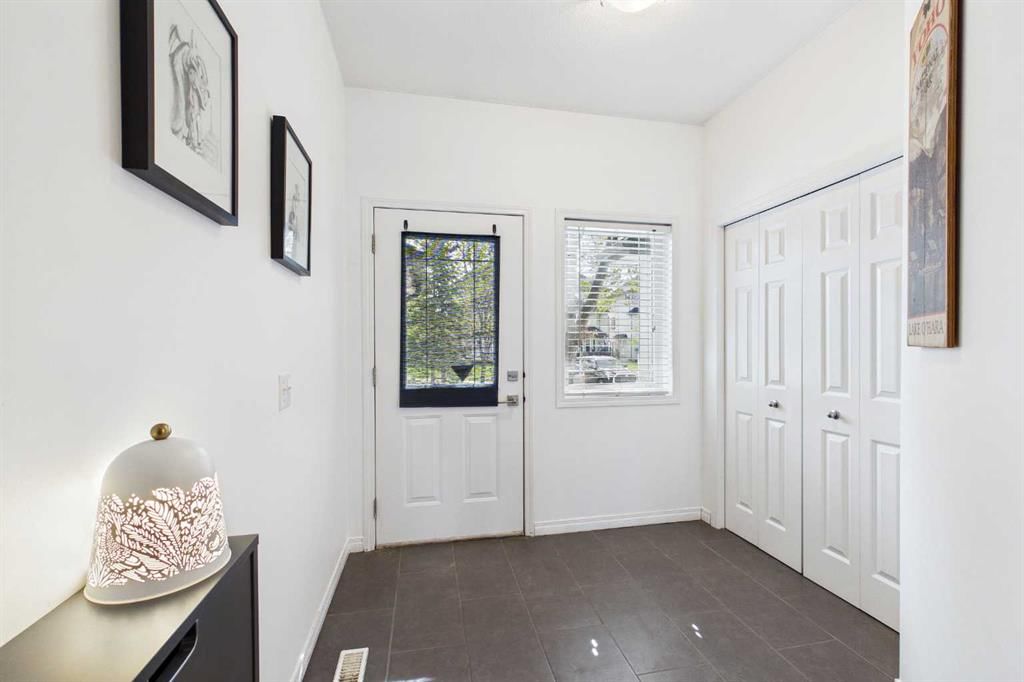 144 Simcoe Place SW, Calgary — photo 3 of 49