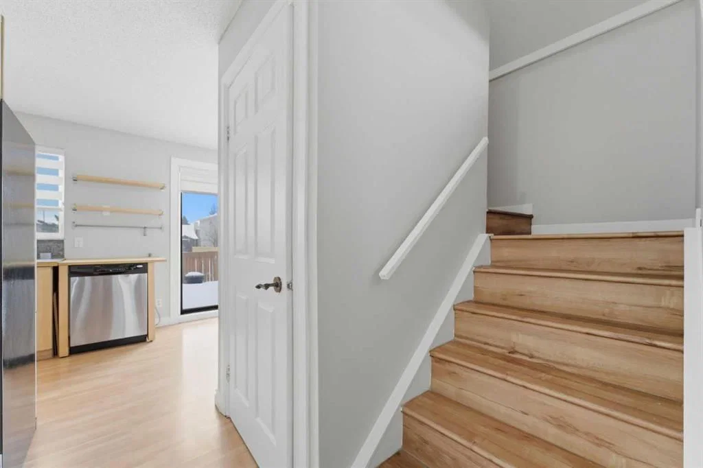 43 Martindale Court NE, Calgary — photo 5 of 36