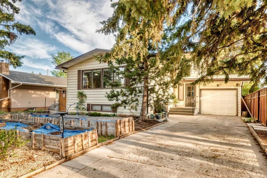 1319 104 Avenue SW, Calgary — main listing photo