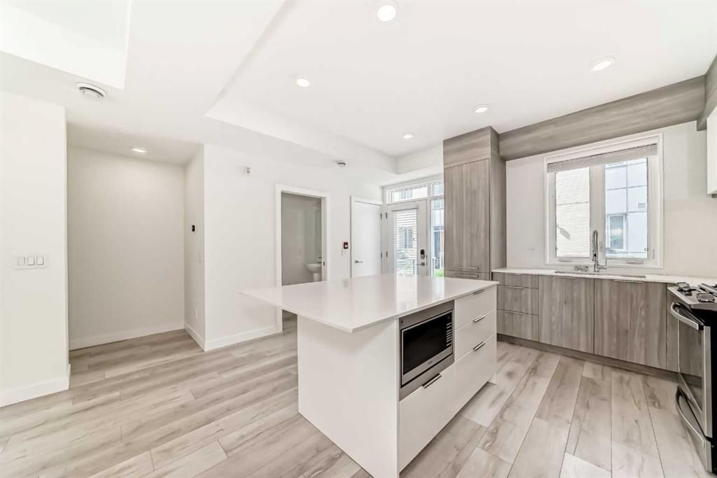 4056 Kovitz Lane NW, Calgary — photo 3 of 27