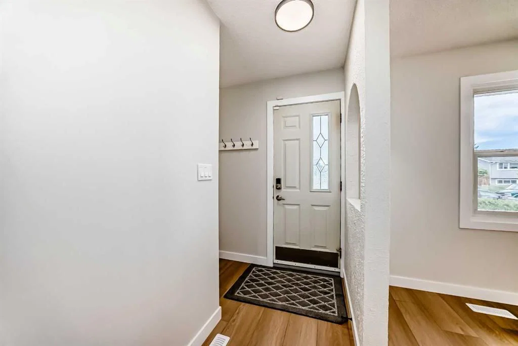 4607 Marwood Way NE, Calgary — photo 3 of 50