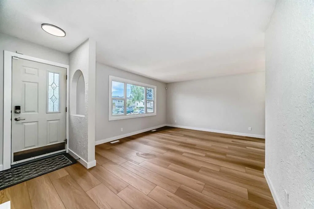 4607 Marwood Way NE, Calgary — photo 4 of 50