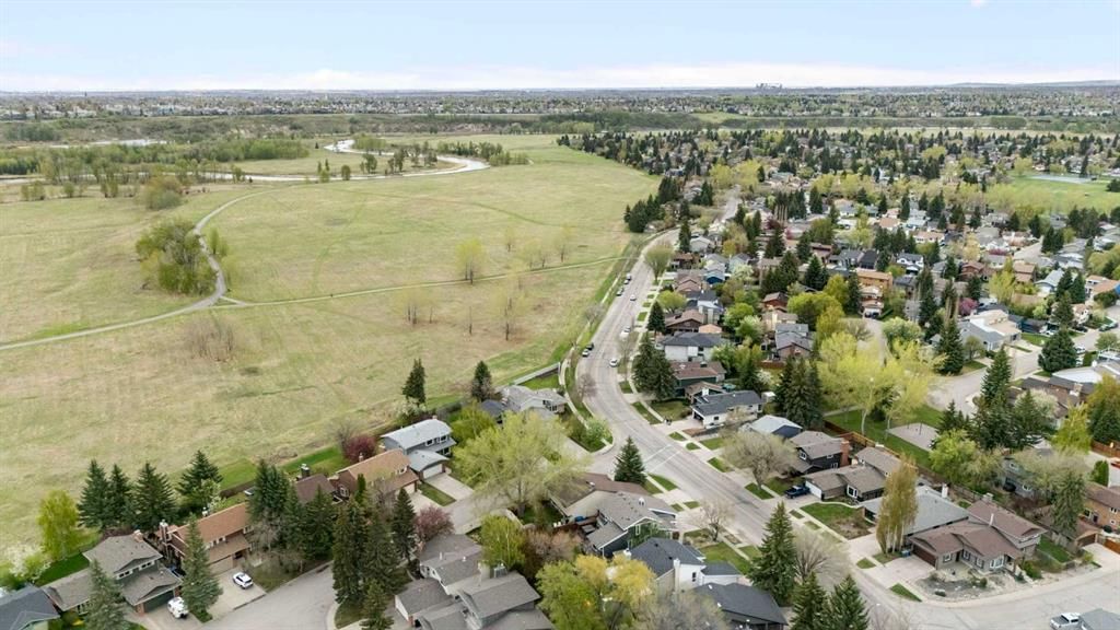 14207 Deer Run Boulevard SE, Calgary — photo 2 of 50