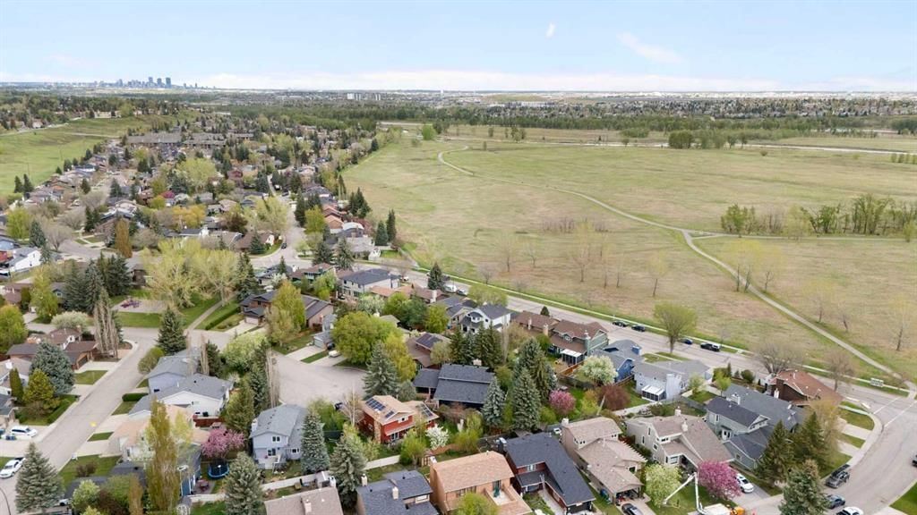 14207 Deer Run Boulevard SE, Calgary — photo 3 of 50