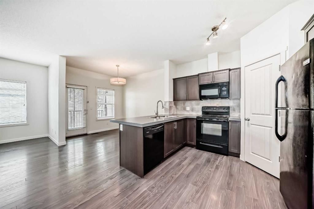 76 Copperpond Landing SE, Calgary — photo 2 of 21