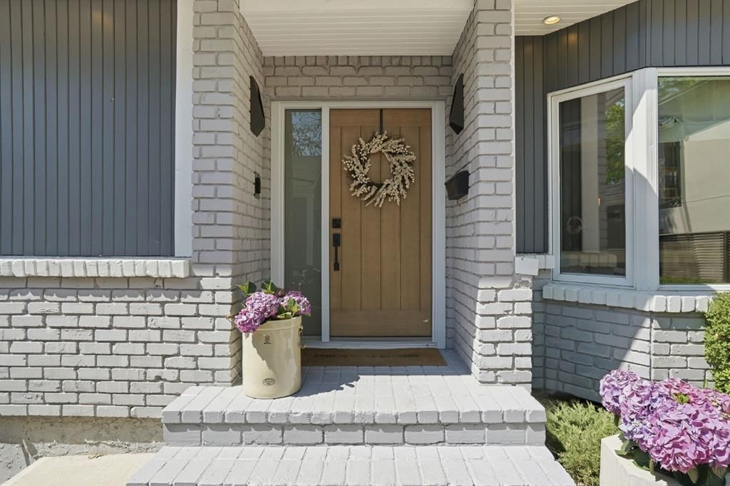 940 Riverdale Avenue SW, Calgary — photo 2 of 40