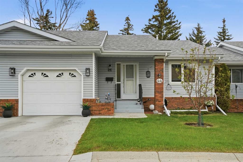 44 Vandoos Gardens NW, Calgary — photo 2 of 43