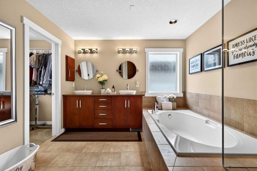 44 Elgin Meadows Link SE, Calgary — photo 4 of 45