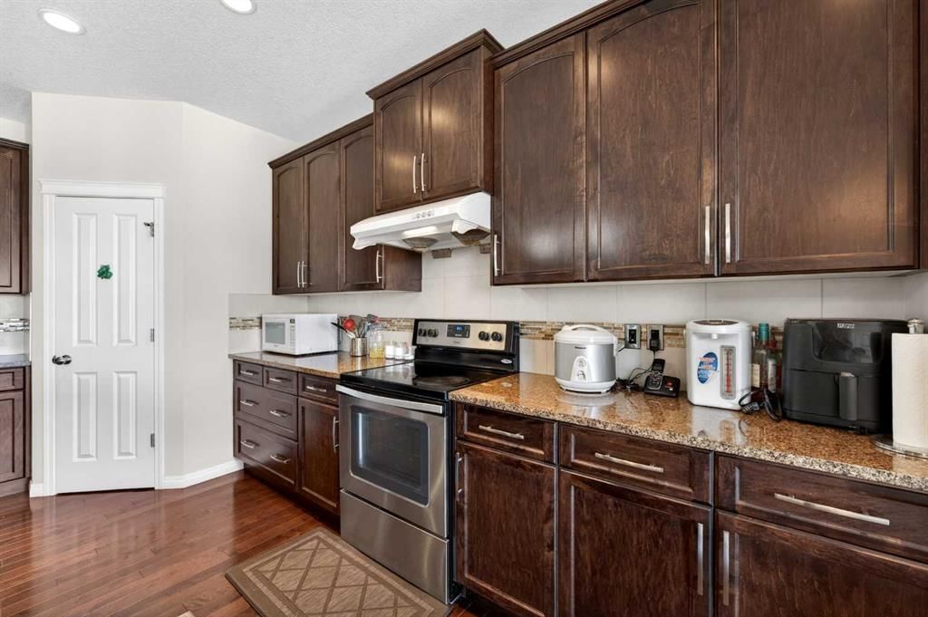 277 Panton Way NW, Calgary — photo 5 of 48