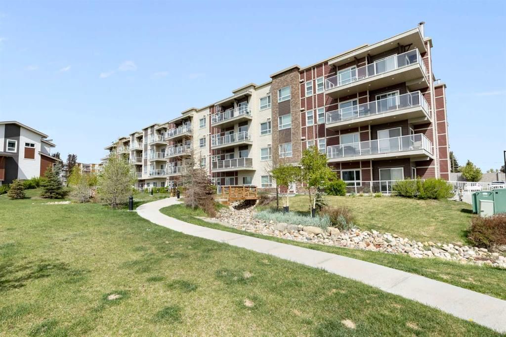 201, 300 Harvest Hills Place NE, Calgary — photo 4 of 30