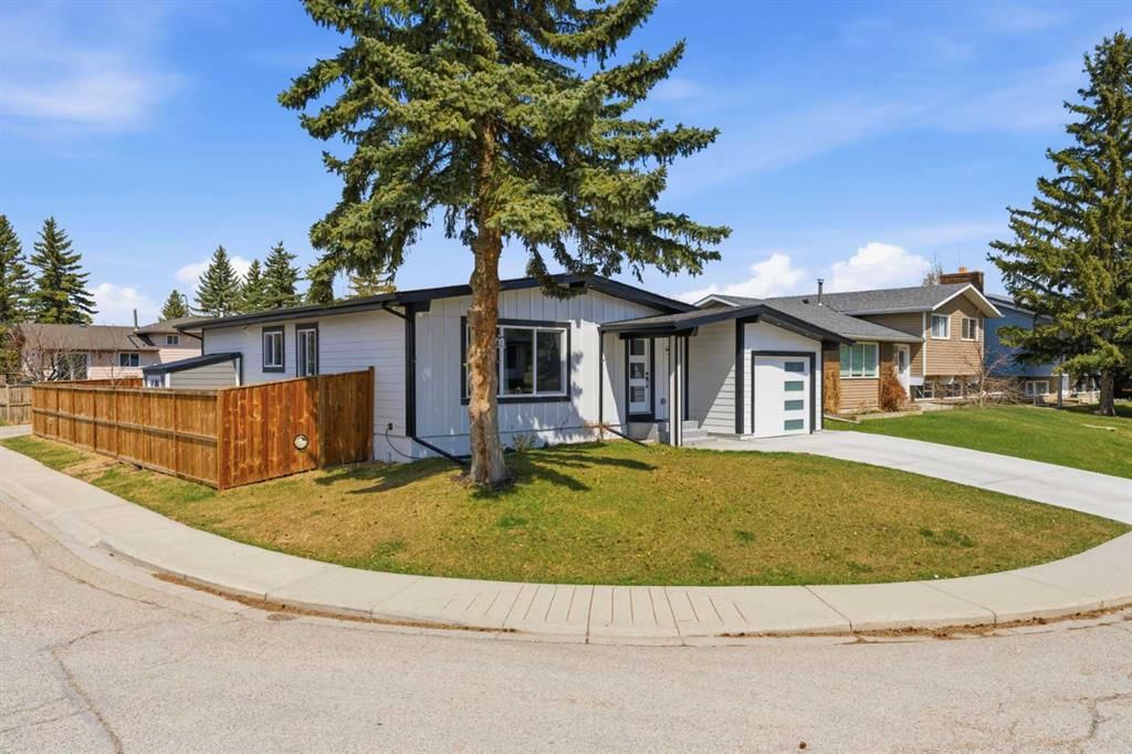 428 Queen Anne Way SE, Calgary — main listing photo