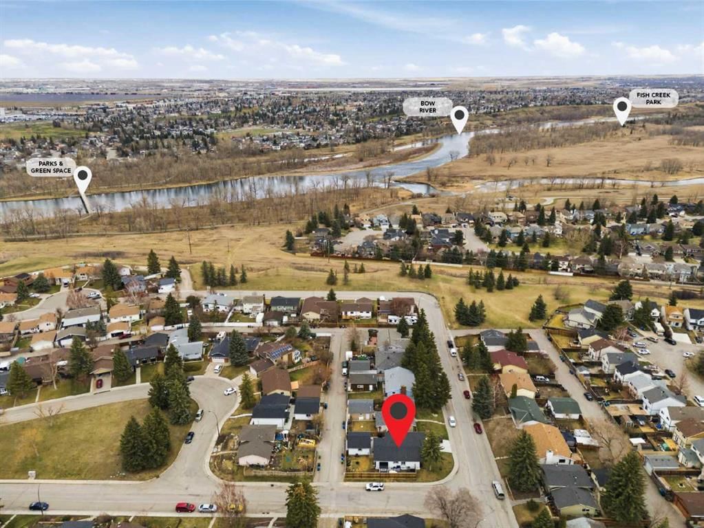 428 Queen Anne Way SE, Calgary — photo 3 of 41