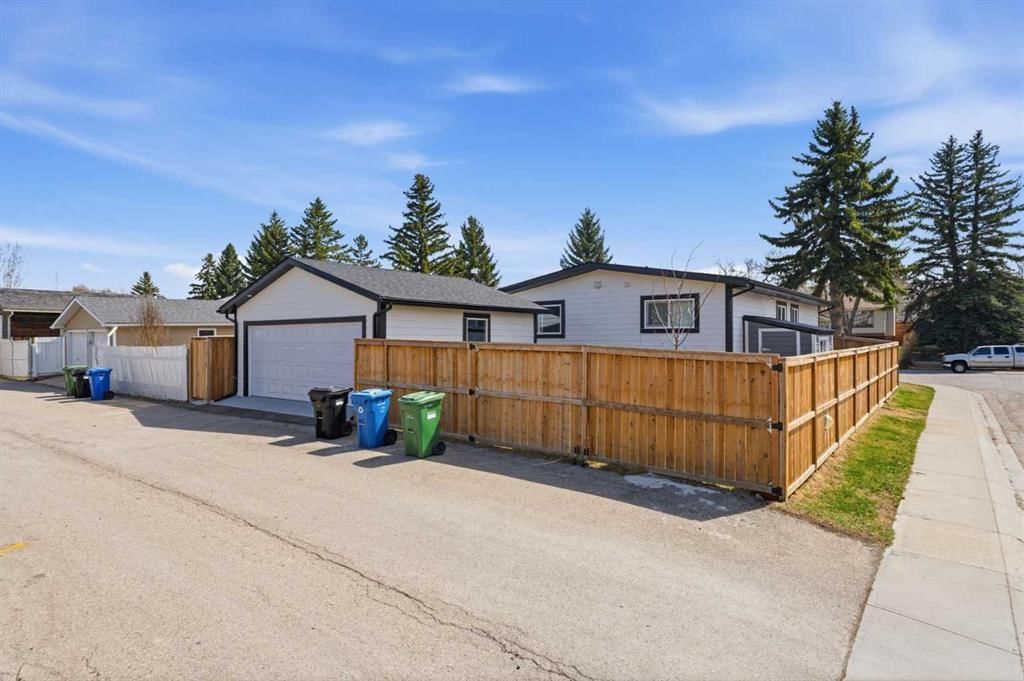 428 Queen Anne Way SE, Calgary — photo 4 of 41