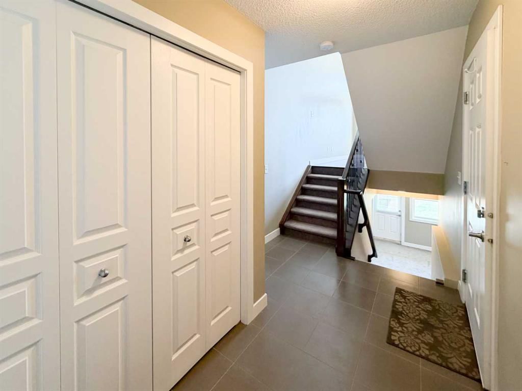 117 Panatella Hill NW, Calgary — photo 4 of 50