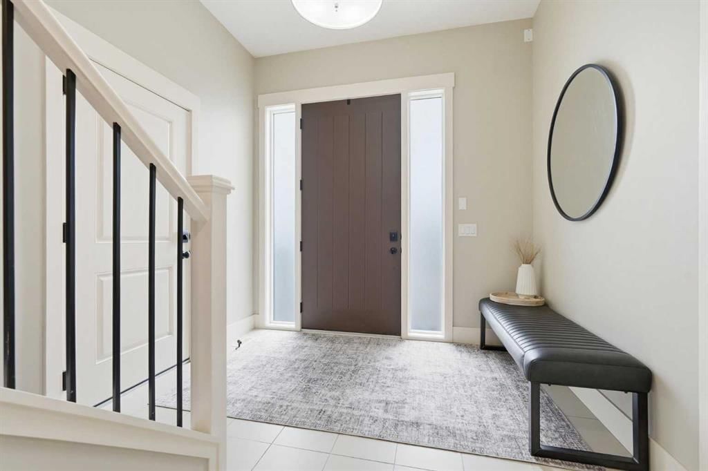 1684 37 Avenue SW, Calgary — photo 3 of 50