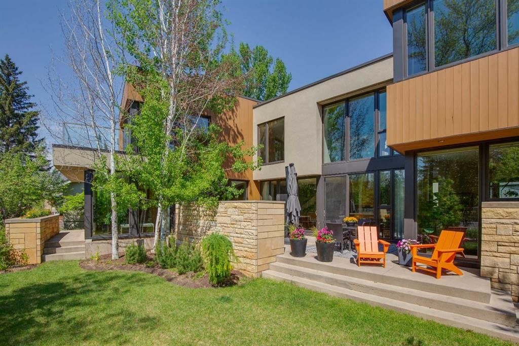 3038 4 Street SW, Calgary — main listing photo