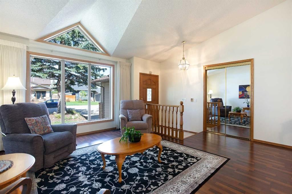 26 Sunhaven Link SE, Calgary — photo 3 of 43