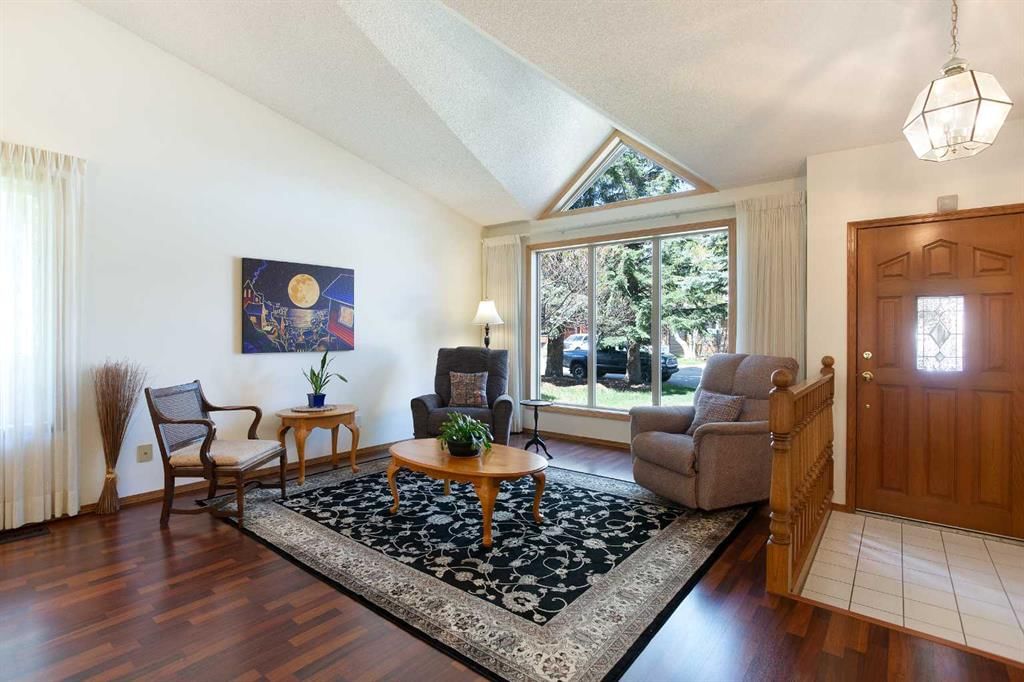 26 Sunhaven Link SE, Calgary — photo 4 of 43