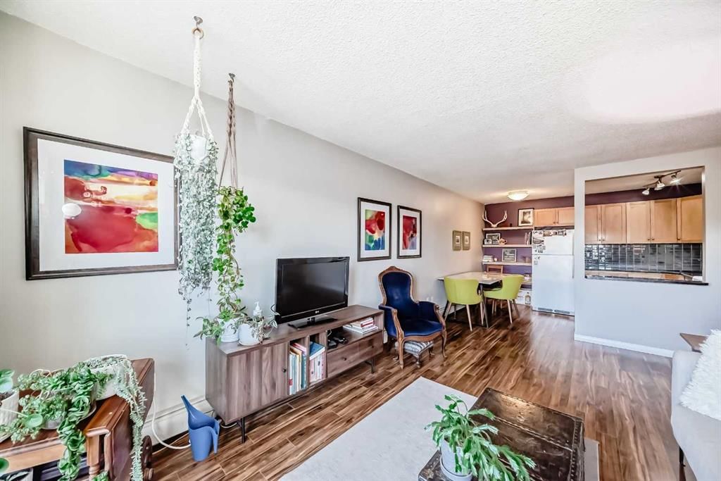 302, 823 1 Avenue NW, Calgary — main listing photo