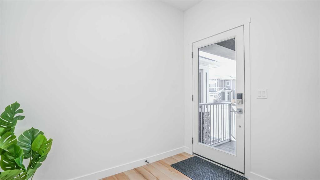 34 Lucas Terrace NW, Calgary — photo 3 of 35
