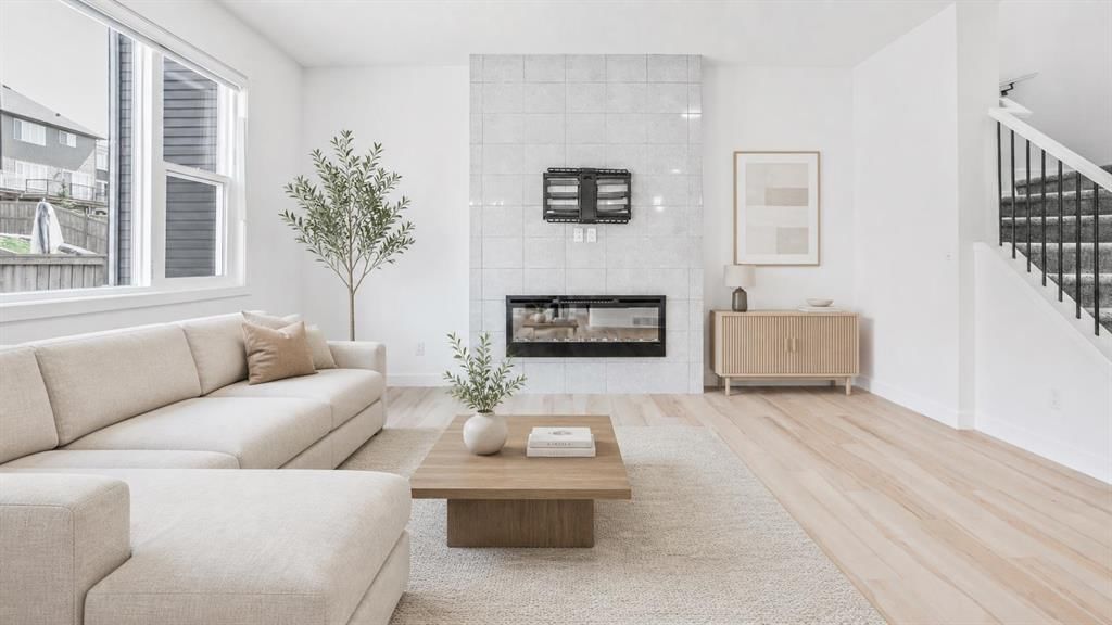 34 Lucas Terrace NW, Calgary — photo 5 of 35