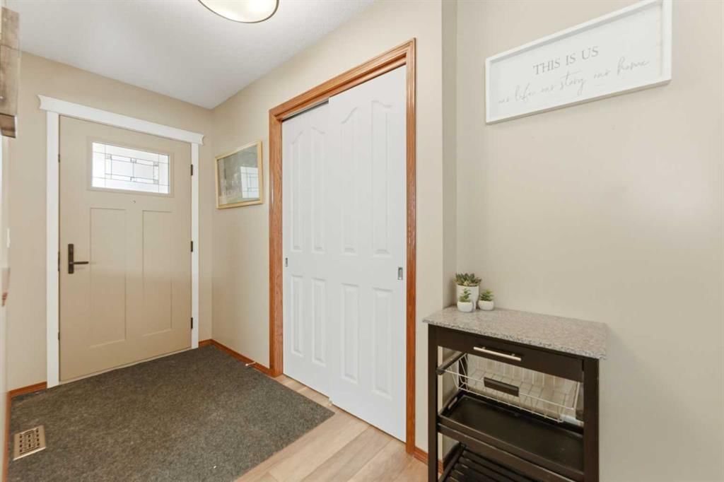 20 Everridge Road SW, Calgary — photo 2 of 40