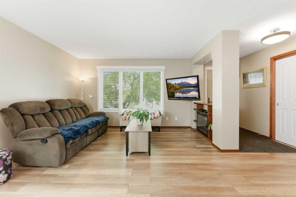 20 Everridge Road SW, Calgary — photo 4 of 40