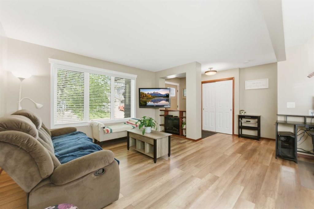 20 Everridge Road SW, Calgary — photo 5 of 40