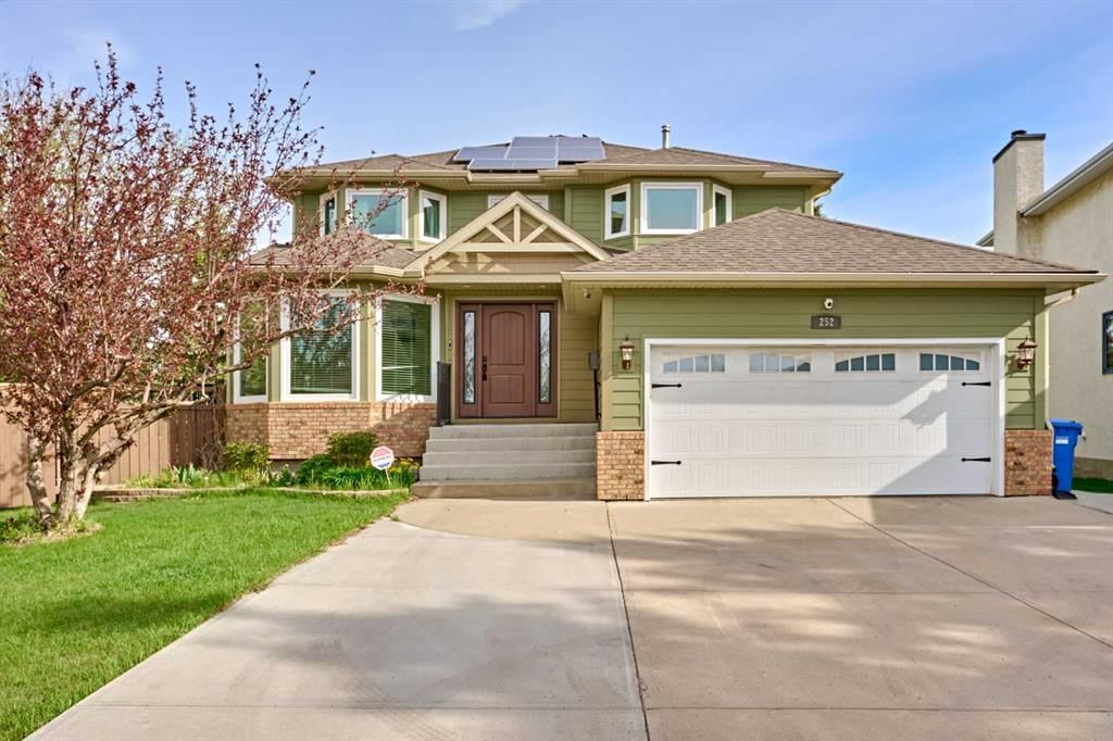252 Edgebank Circle NW, Calgary — main listing photo
