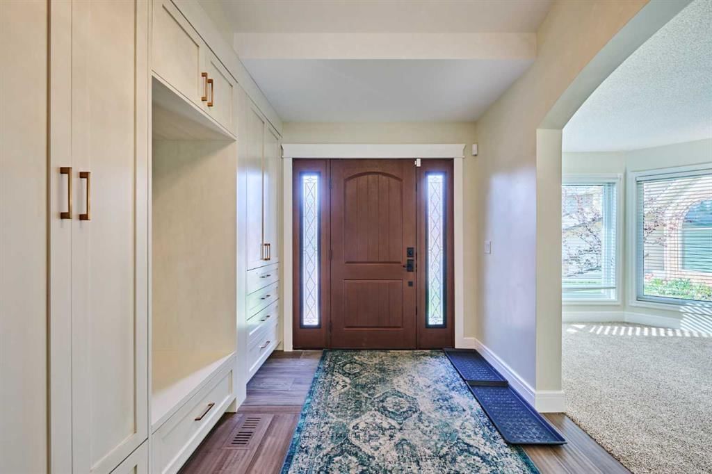 252 Edgebank Circle NW, Calgary — photo 2 of 50