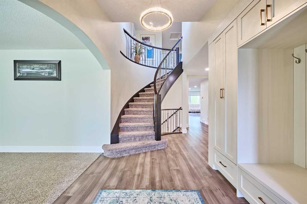 252 Edgebank Circle NW, Calgary — photo 4 of 50