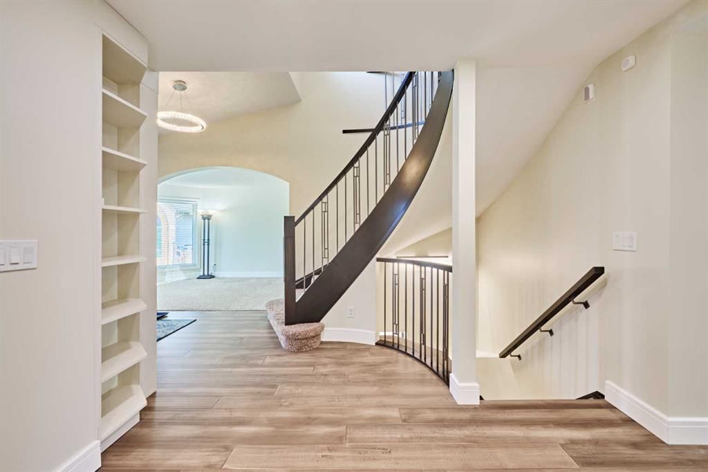 252 Edgebank Circle NW, Calgary — photo 5 of 50