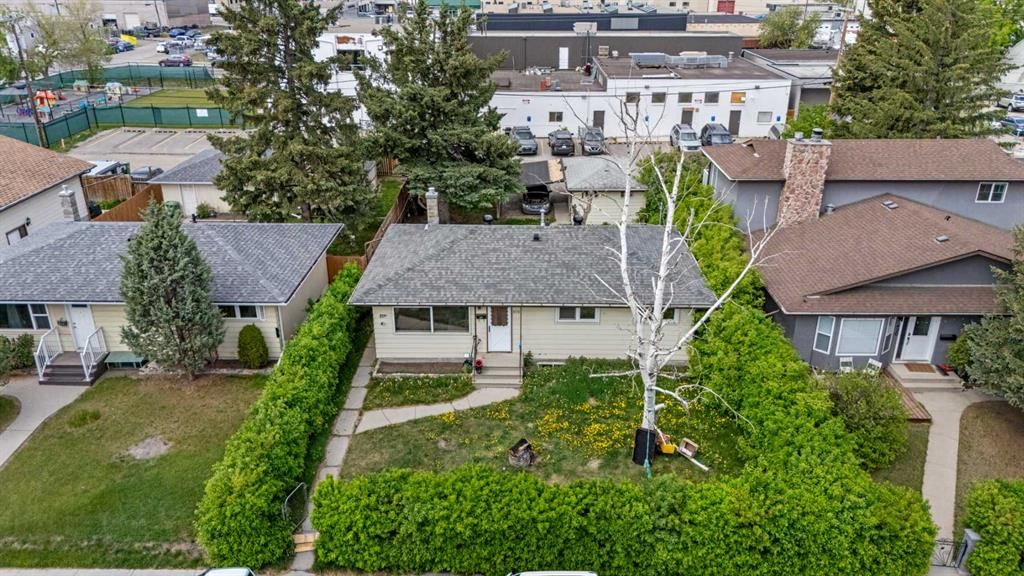 616 34 Avenue NE, Calgary — photo 2 of 42