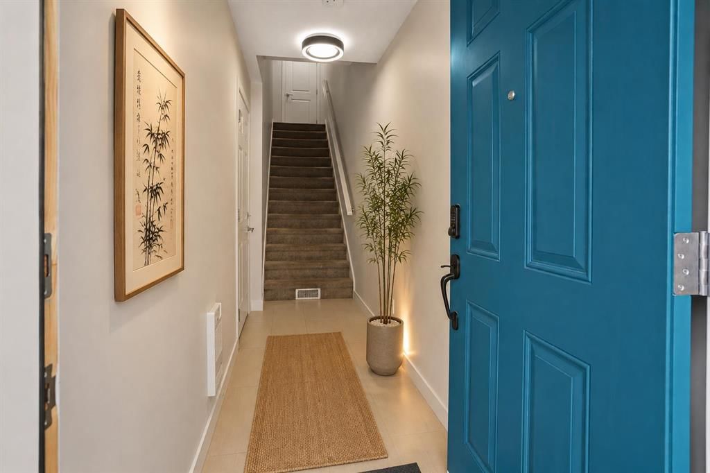 8 Sherwood Row NW, Calgary — photo 4 of 47