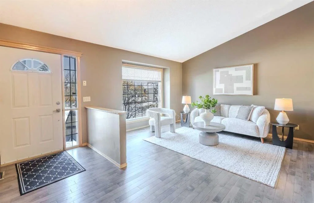 135 Canterbury Court SW, Calgary — photo 2 of 50
